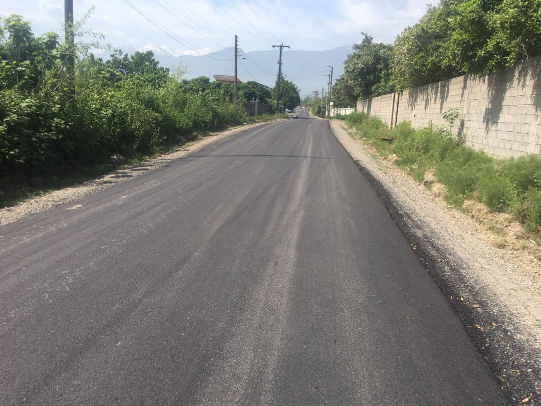 عملیات اجرایی آسفالت  گرم راه روستایی محور گلیجان شهرستان تنکابن به طول 500 متر